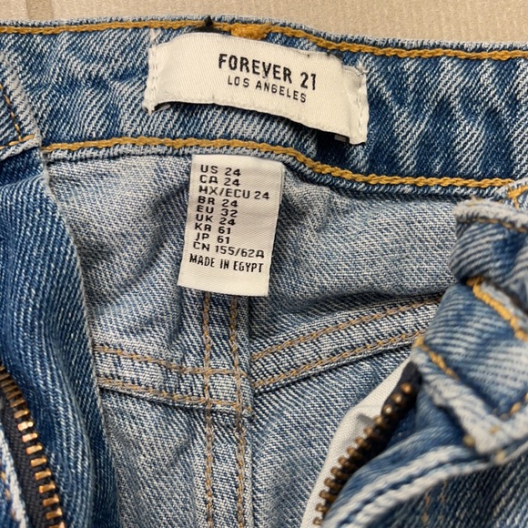 Distressed shorts - Picture 3 of 3